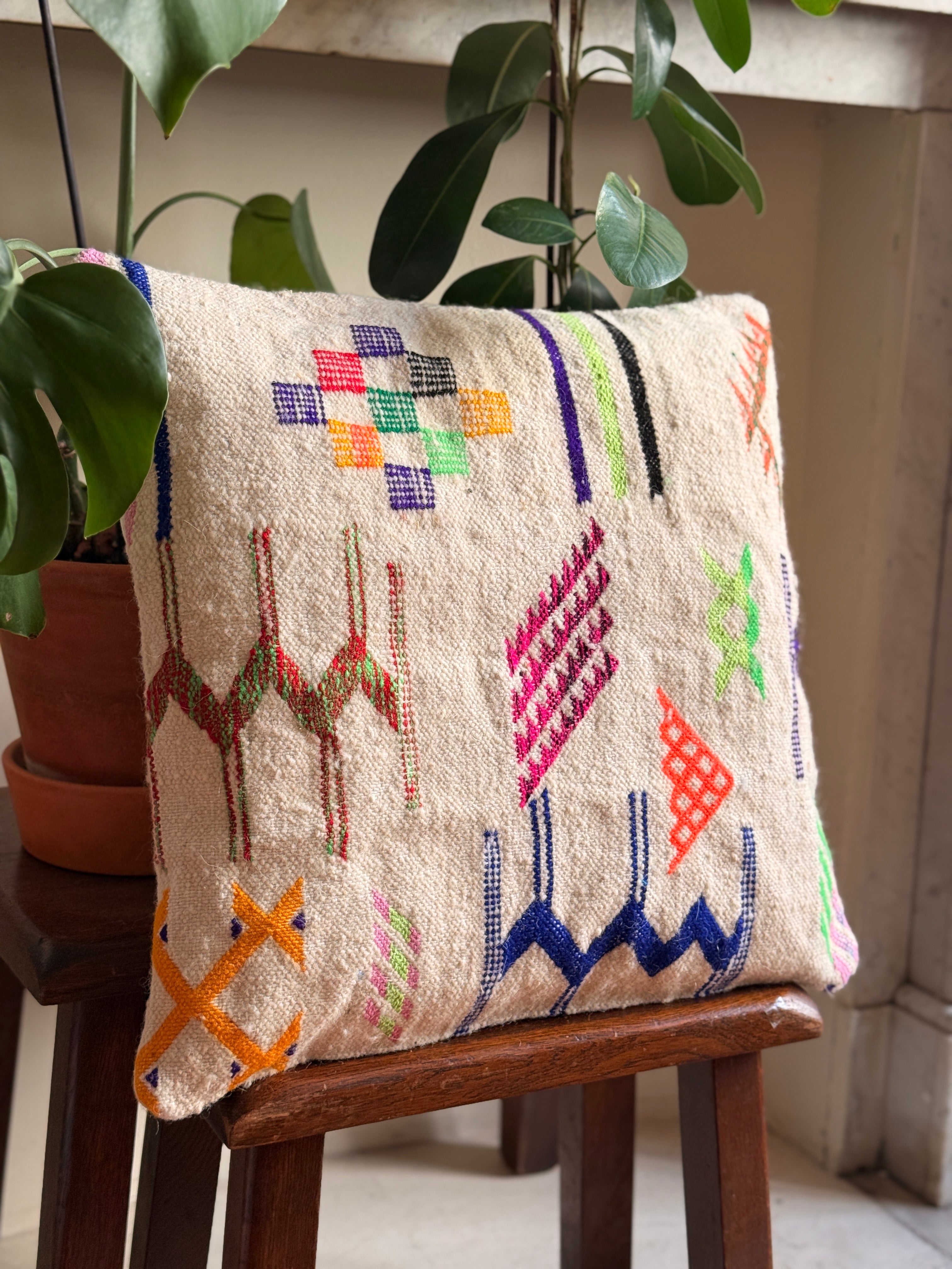 Handmade Moroccan Amazigh (Berber) Wool Pillow Cover - Tribal Embroidered Cushion - Beni Ourain - Tissire Atelier - 