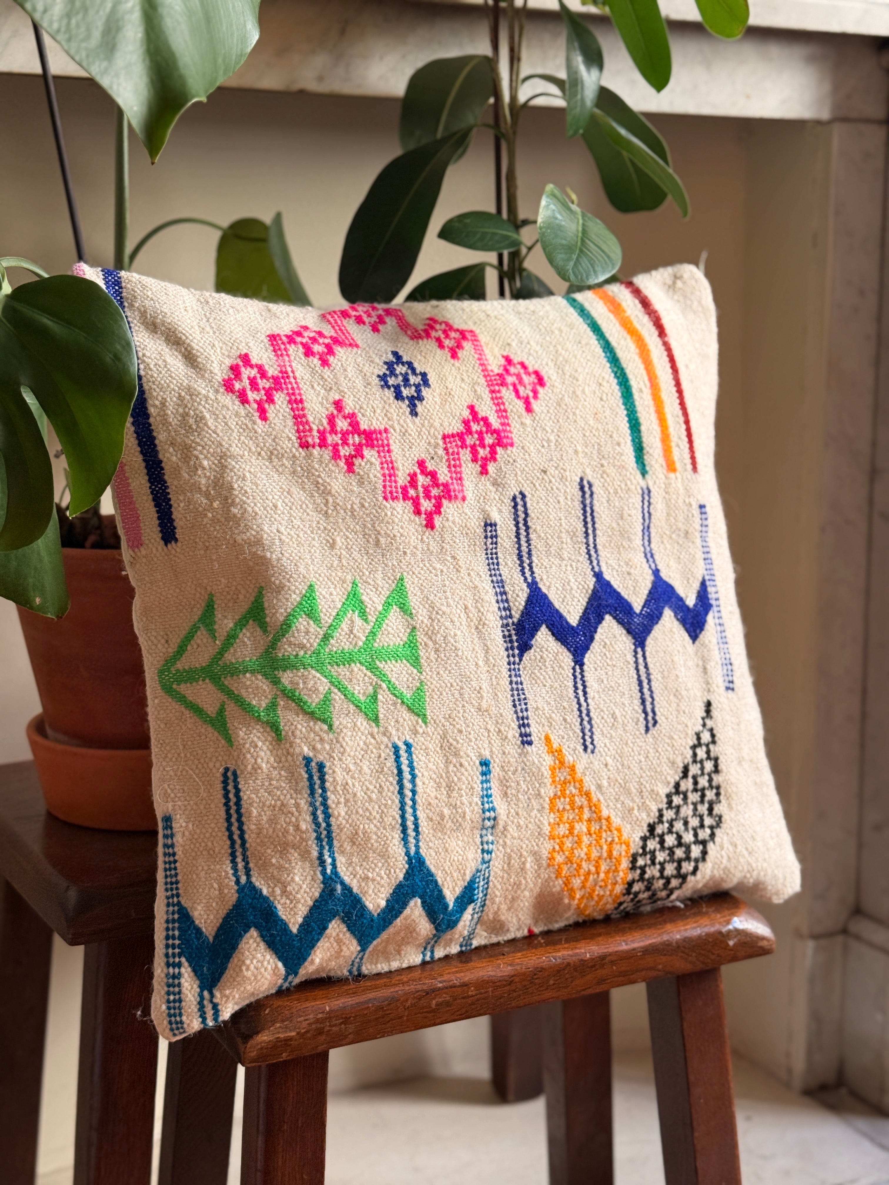 Handmade Moroccan Amazigh (Berber) Wool Pillow Cover - Tribal Embroidered Cushion - Beni Ourain - Tissire Atelier - 