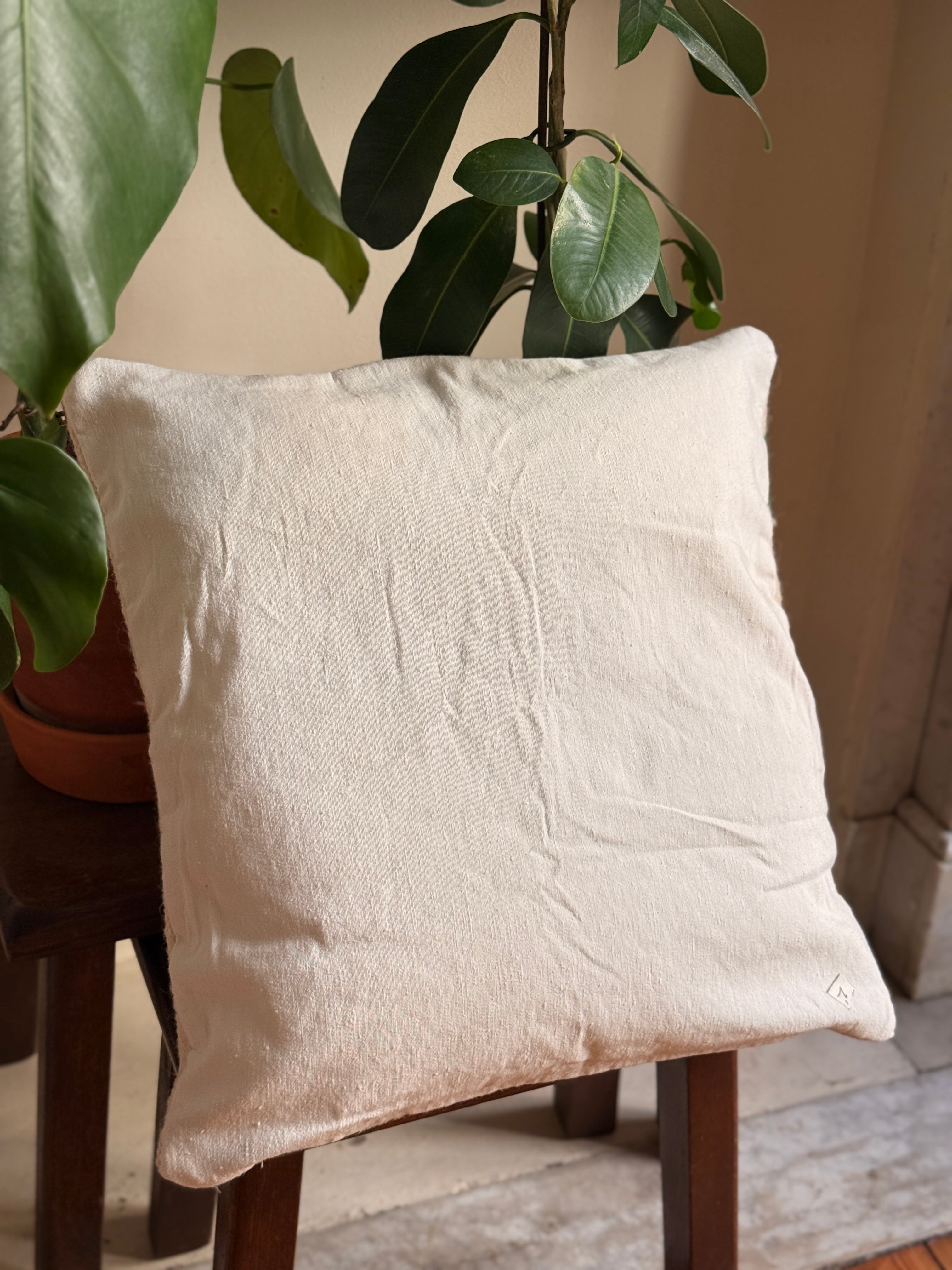 Handmade Moroccan Amazigh (Berber) Wool Pillow Cover - Tribal Embroidered Cushion - Beni Ourain - Tissire Atelier - 