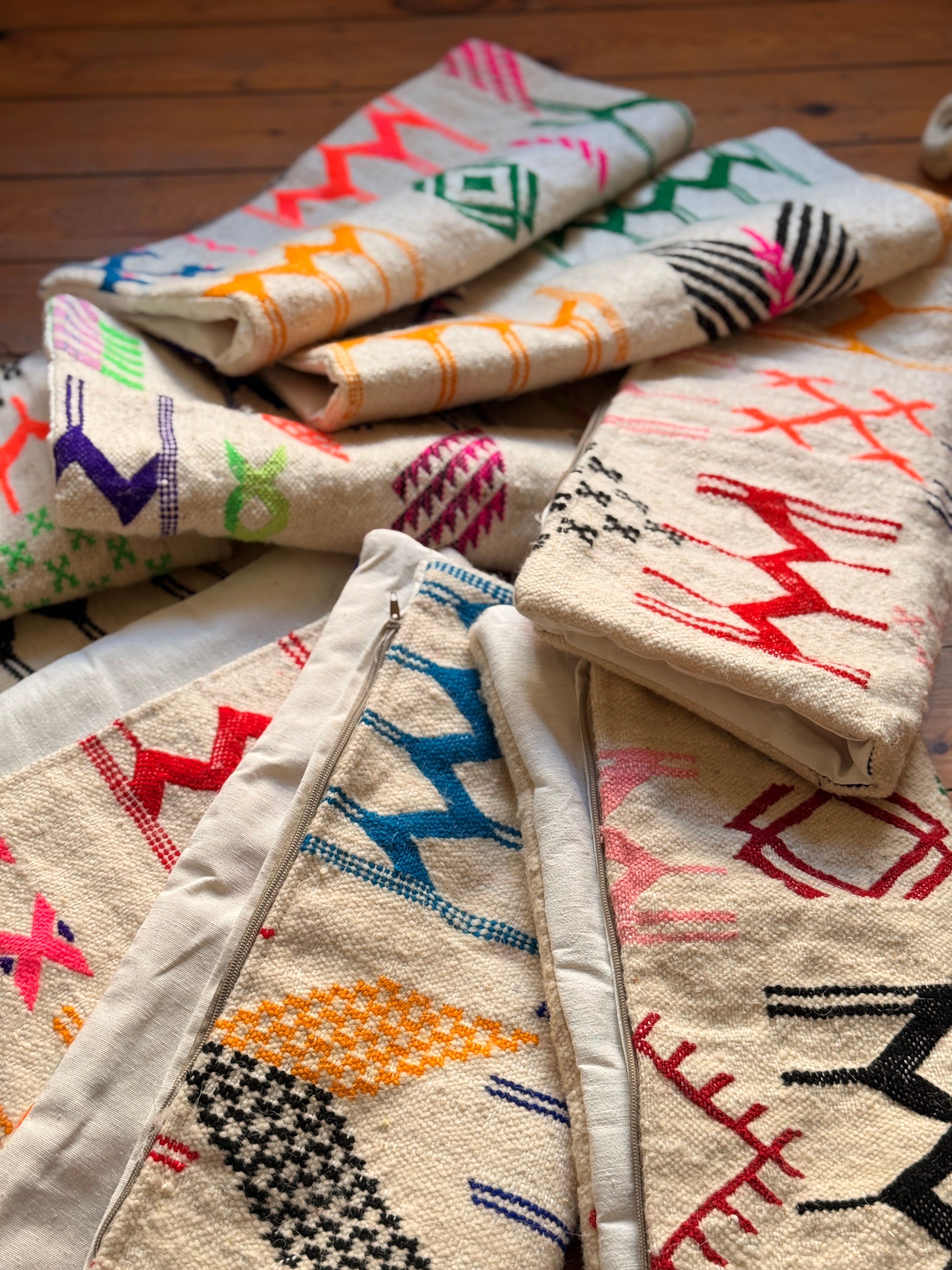 Handmade Moroccan Amazigh (Berber) Wool Pillow Cover - Tribal Embroidered Cushion - Beni Ourain - Tissire Atelier - 