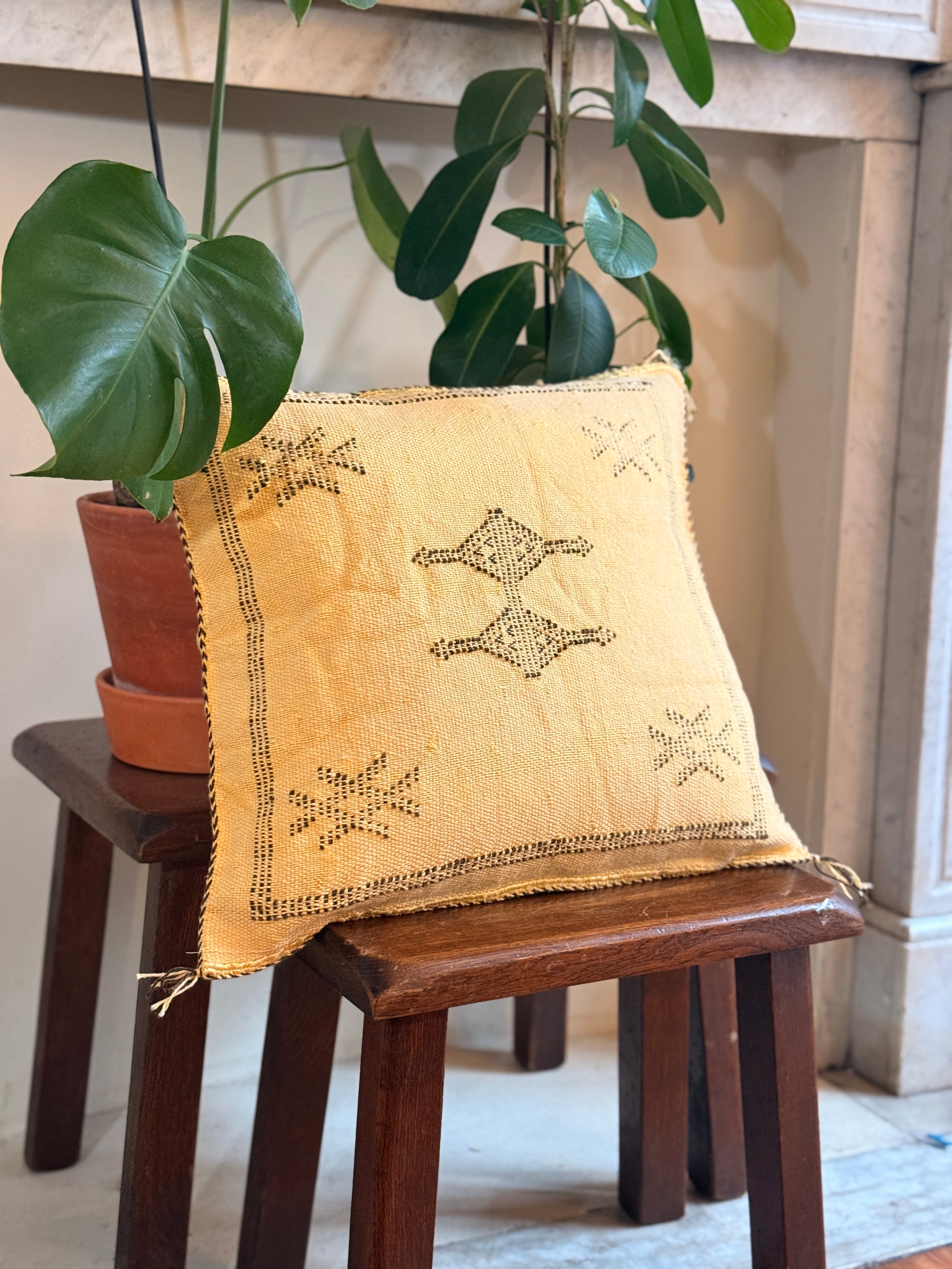 Handmade Moroccan Amazigh (Berber) Silk Pillow Cover - Tribal Embroidered Cushion - Tissire Atelier - SilkPillowCover-5