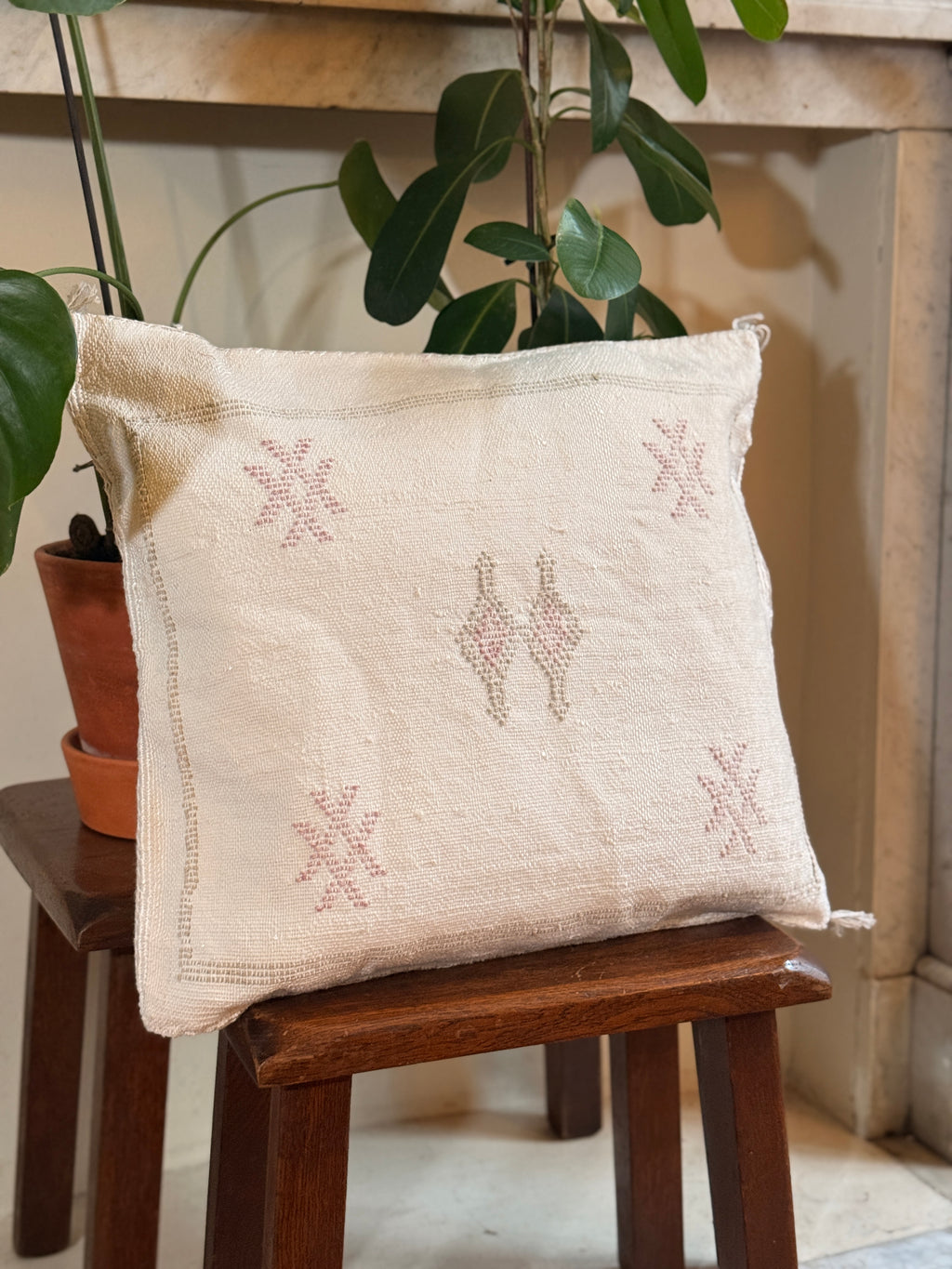 Handmade Moroccan Amazigh (Berber) Silk Pillow Cover - Tribal Embroidered Cushion - Tissire Atelier - SilkPillowCover-4