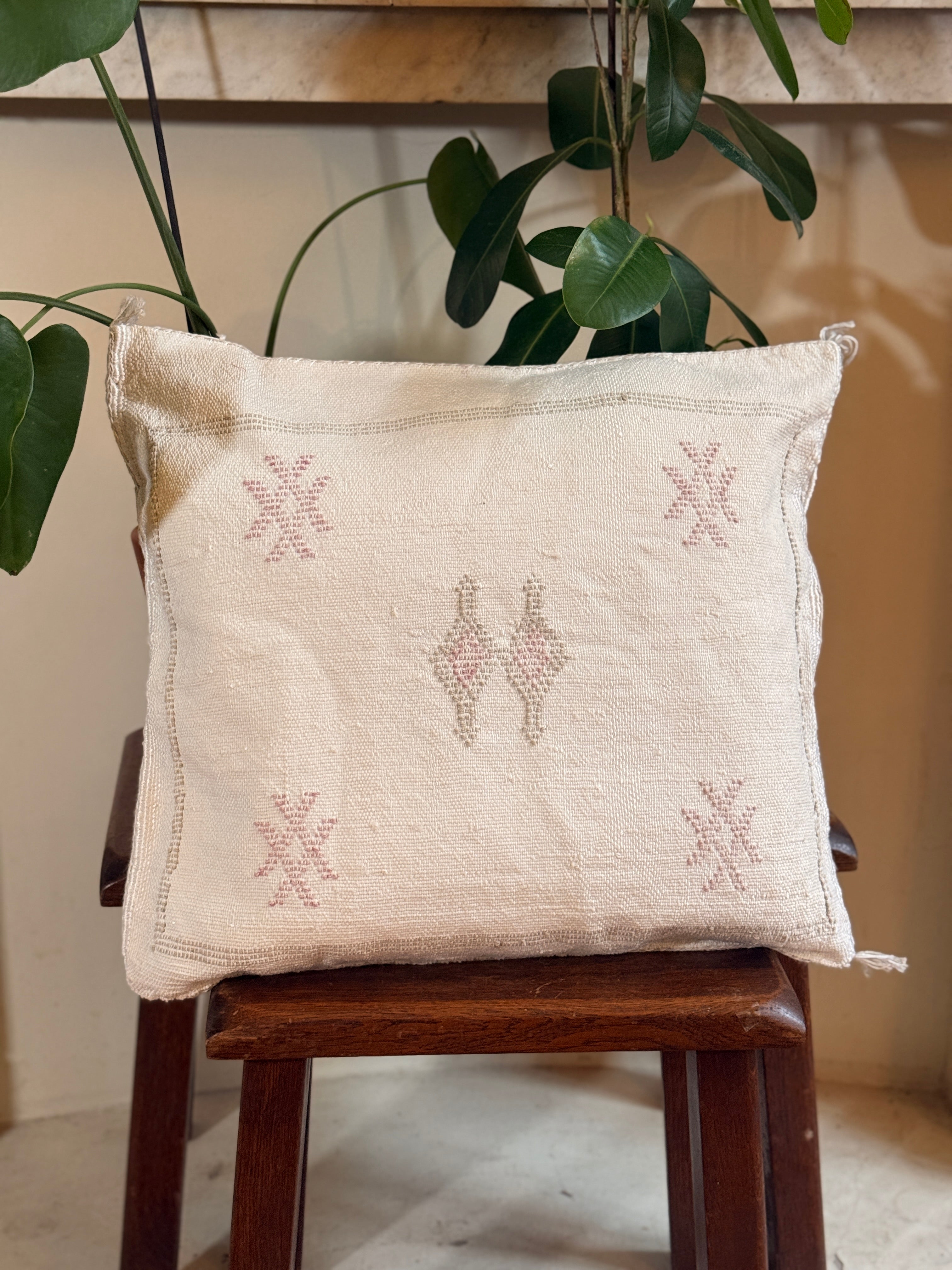 Handmade Moroccan Amazigh (Berber) Silk Pillow Cover - Tribal Embroidered Cushion - Tissire Atelier - SilkPillowCover-5