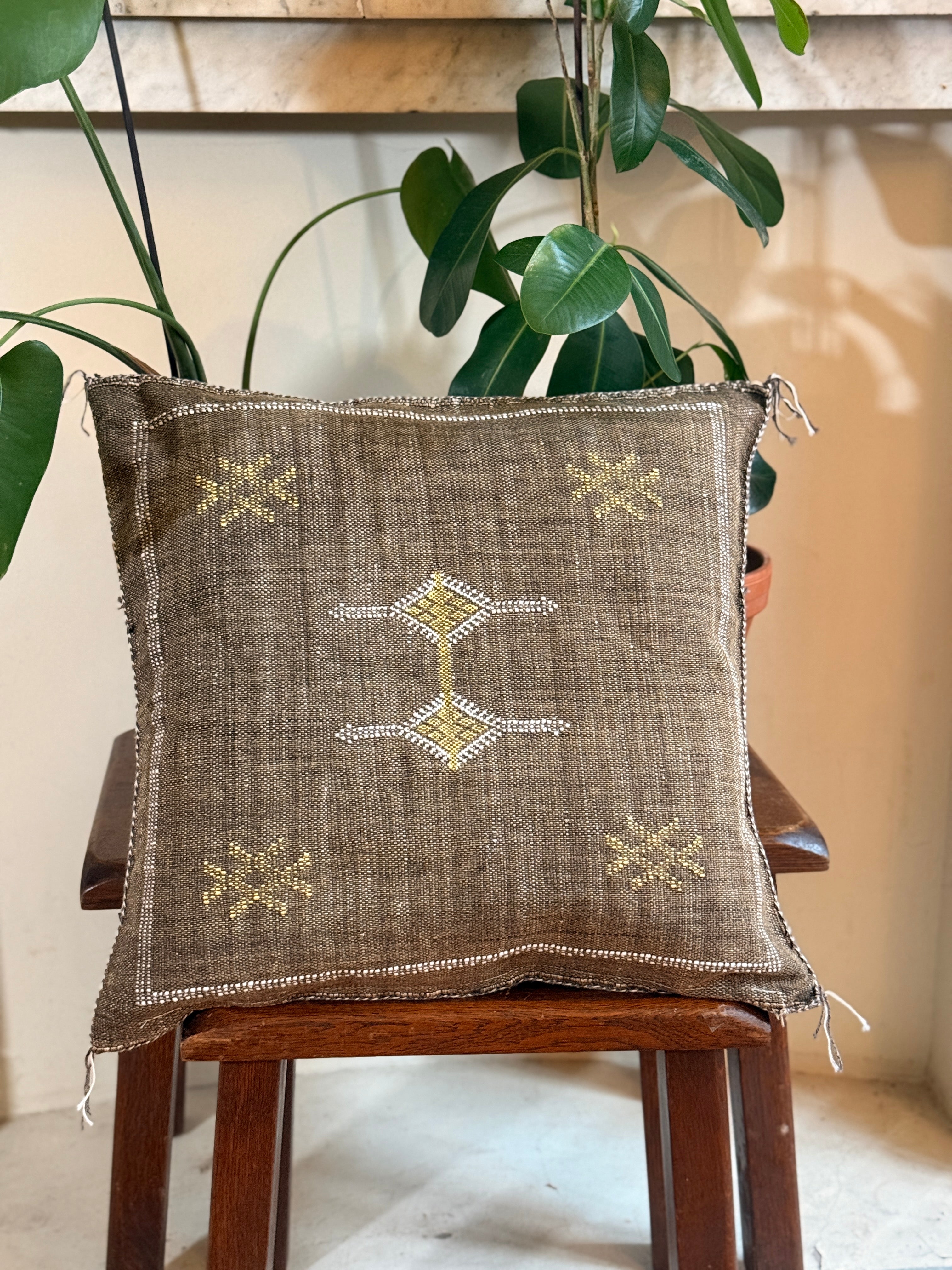 Handmade Moroccan Amazigh (Berber) Silk Pillow Cover - Tribal Embroidered Cushion - Tissire Atelier - SilkPillowCover-5