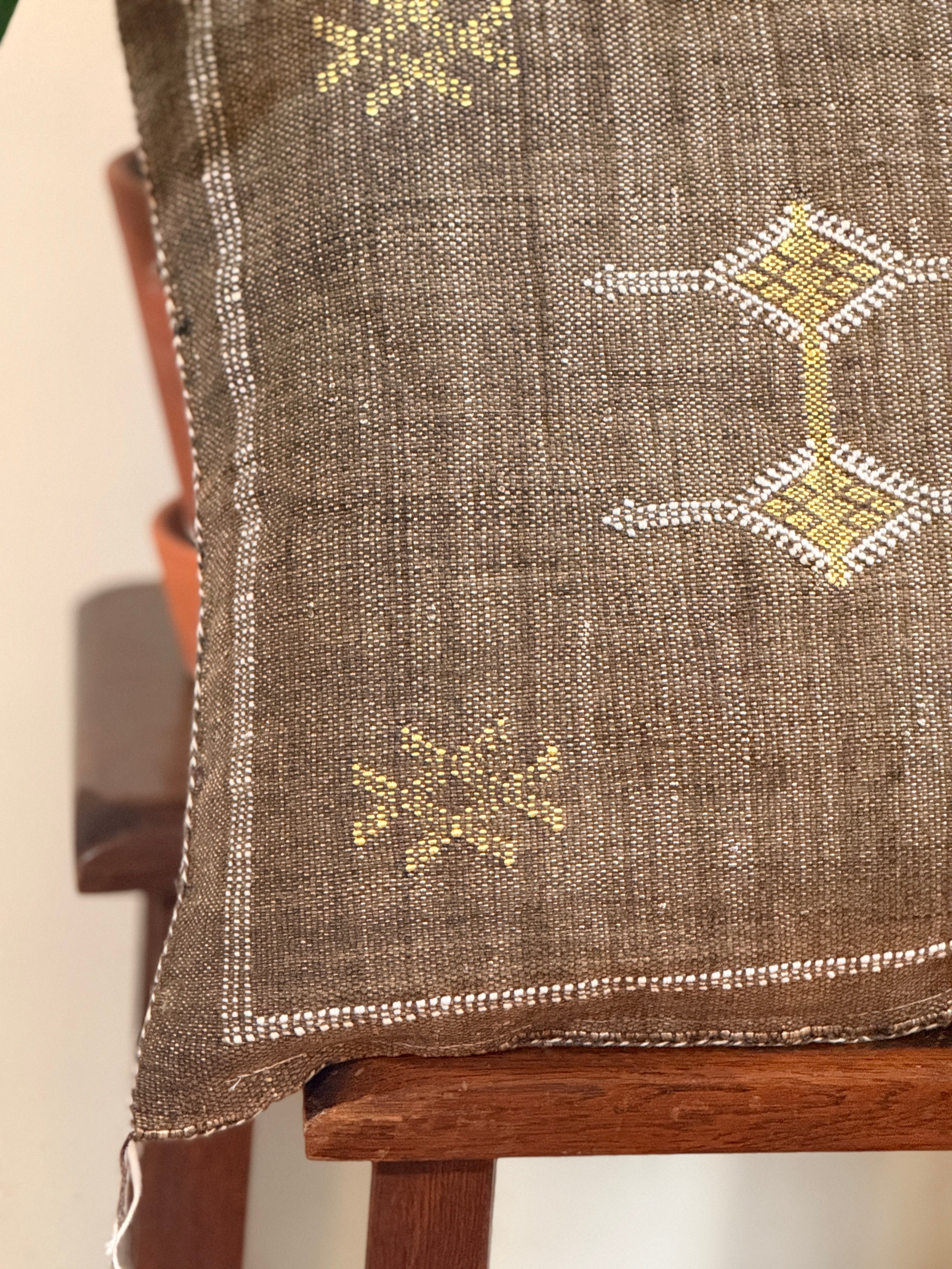 Handmade Moroccan Amazigh (Berber) Silk Pillow Cover - Tribal Embroidered Cushion - Tissire Atelier - SilkPillowCover-4