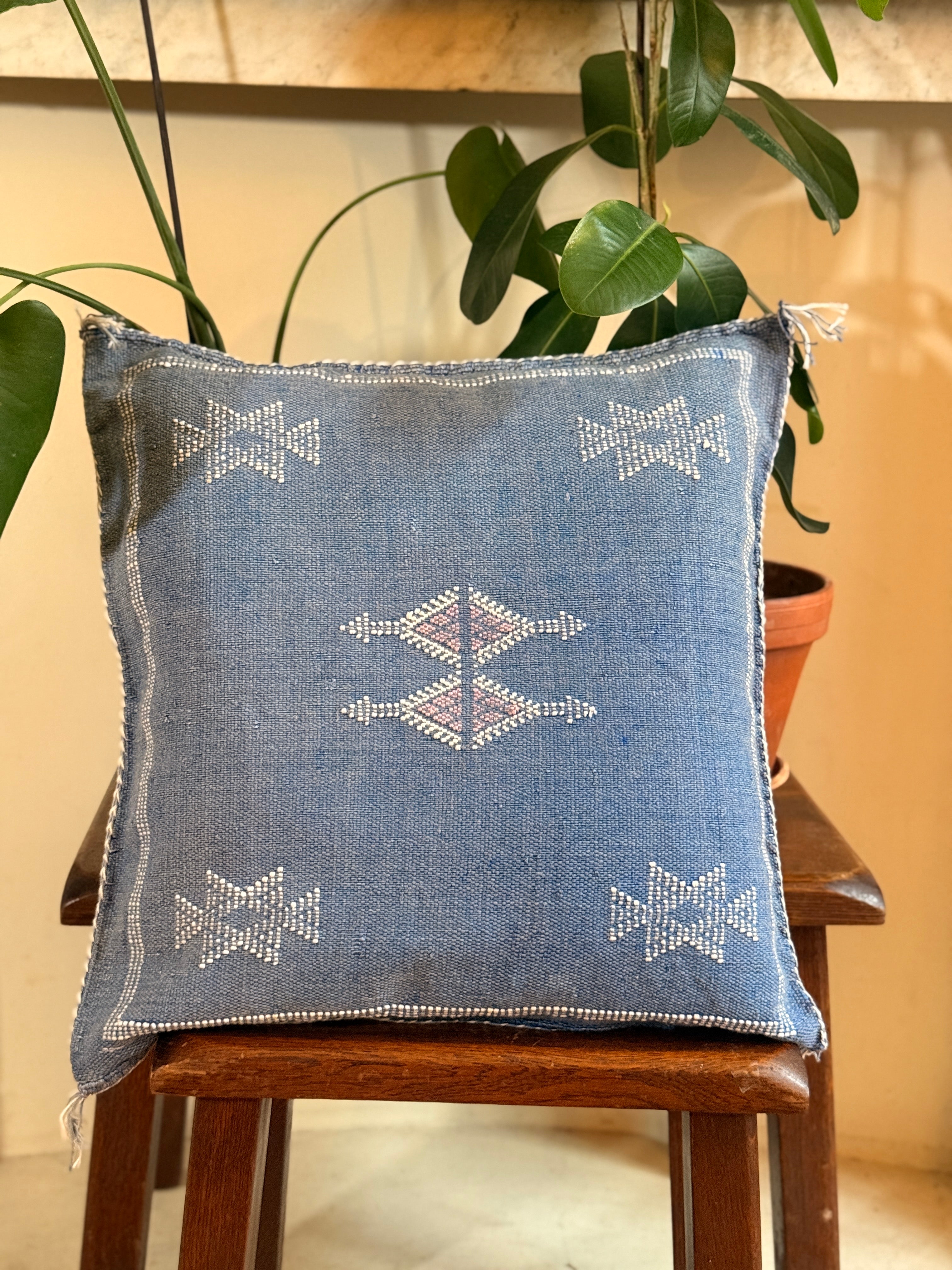 Handmade Moroccan Amazigh (Berber) Silk Pillow Cover - Tribal Embroidered Cushion - Tissire Atelier - SilkPillowCover-2