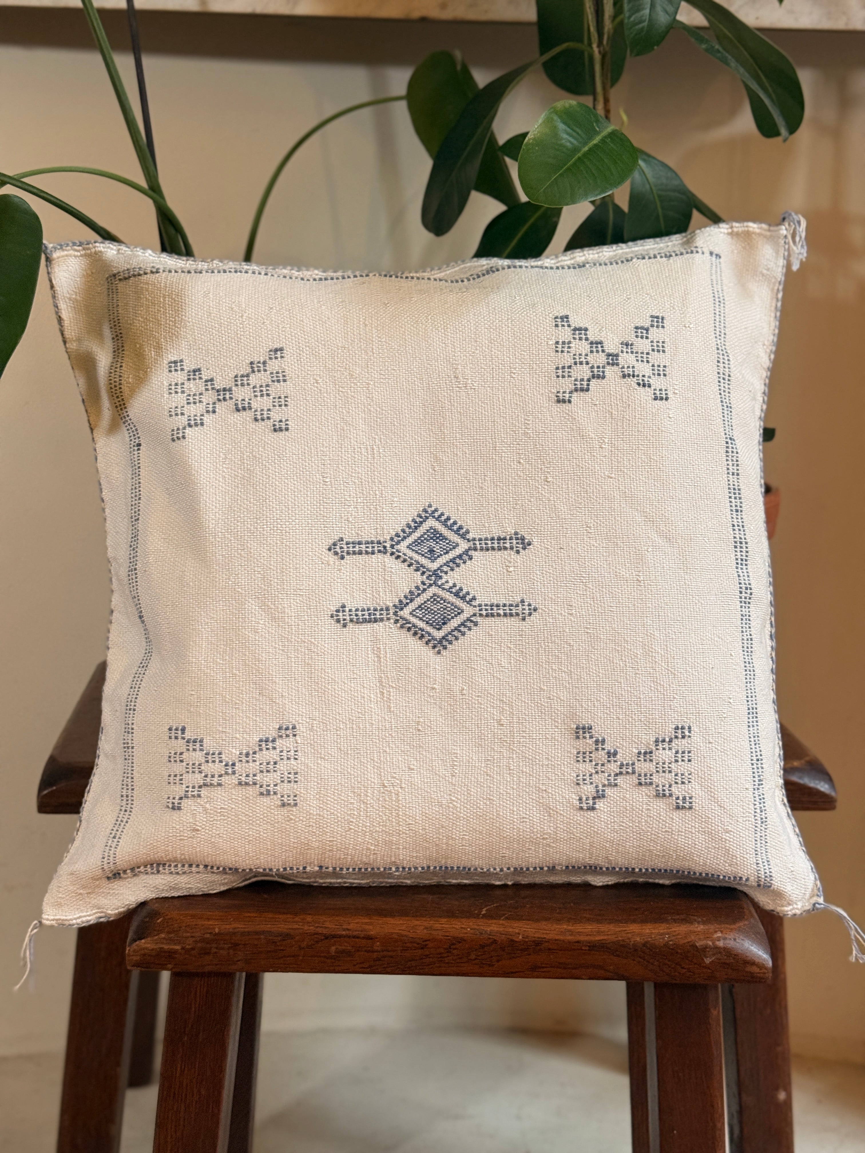 Handmade Moroccan Amazigh (Berber) Silk Pillow Cover - Tribal Embroidered Cushion - Tissire Atelier - SilkPillowCover-3