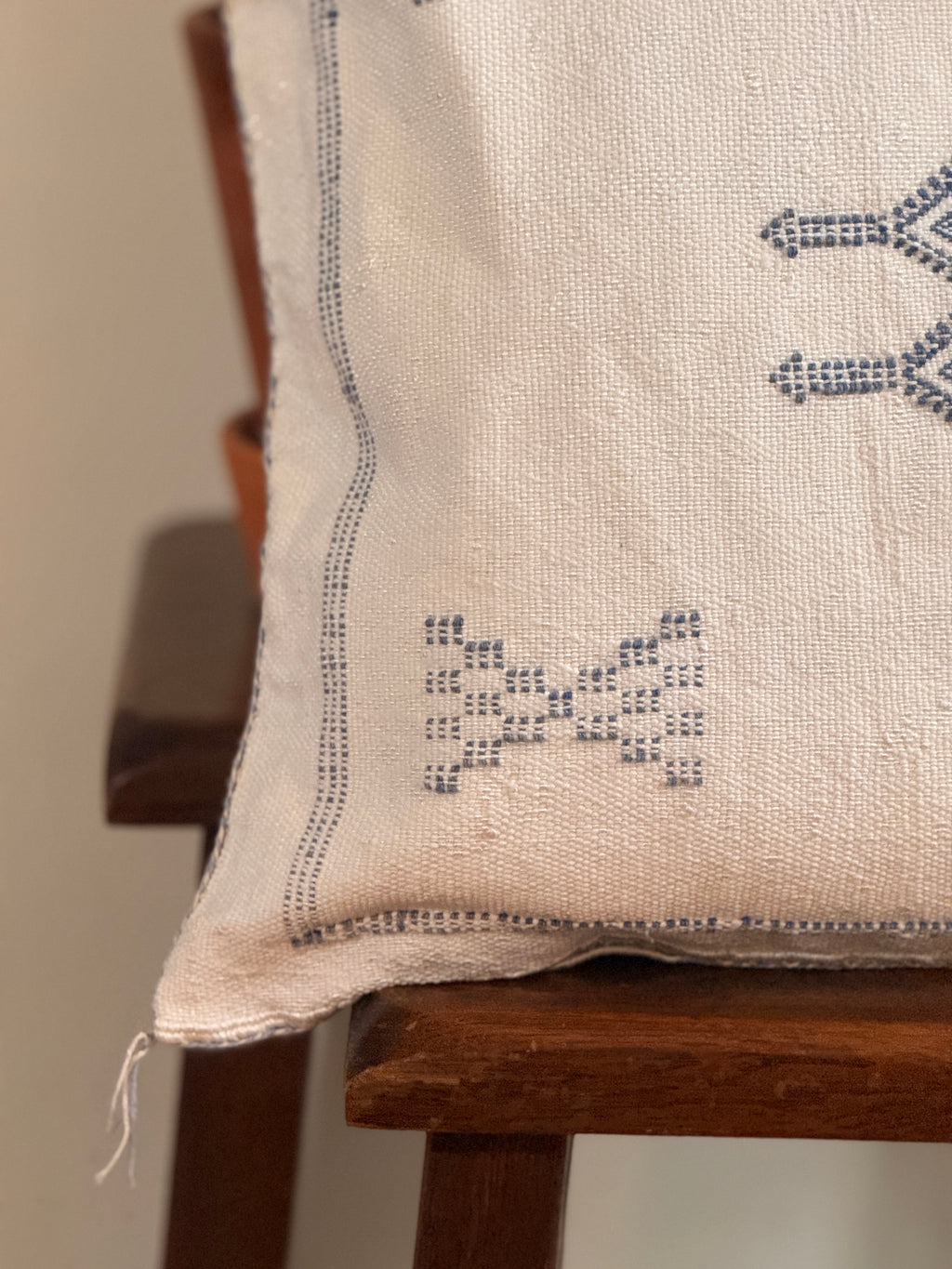 Handmade Moroccan Amazigh (Berber) Silk Pillow Cover - Tribal Embroidered Cushion - Tissire Atelier - SilkPillowCover-4