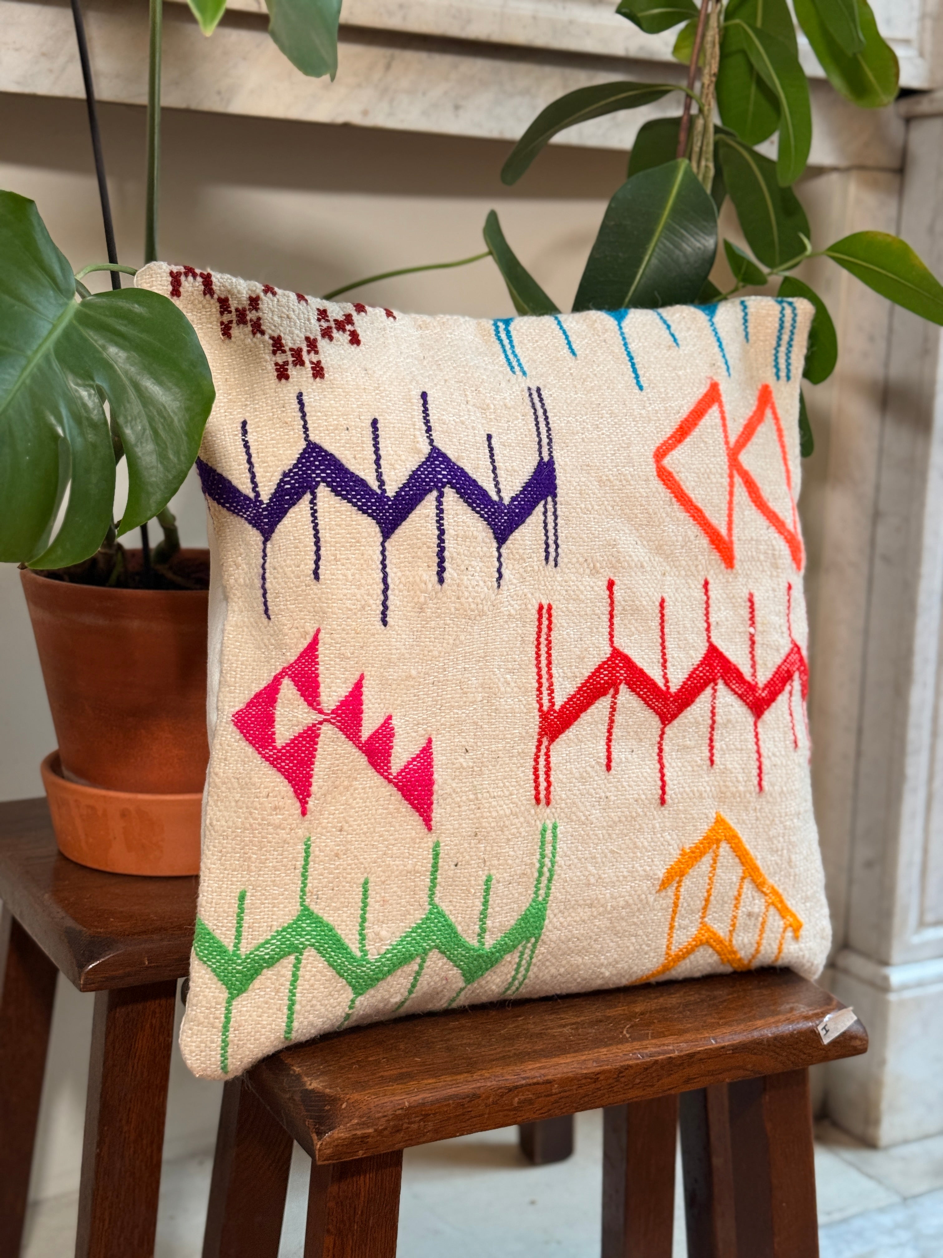Handmade Moroccan Amazigh (Berber) Wool Pillow Cover - Tribal Embroidered Cushion - Beni Ourain - Tissire Atelier - 