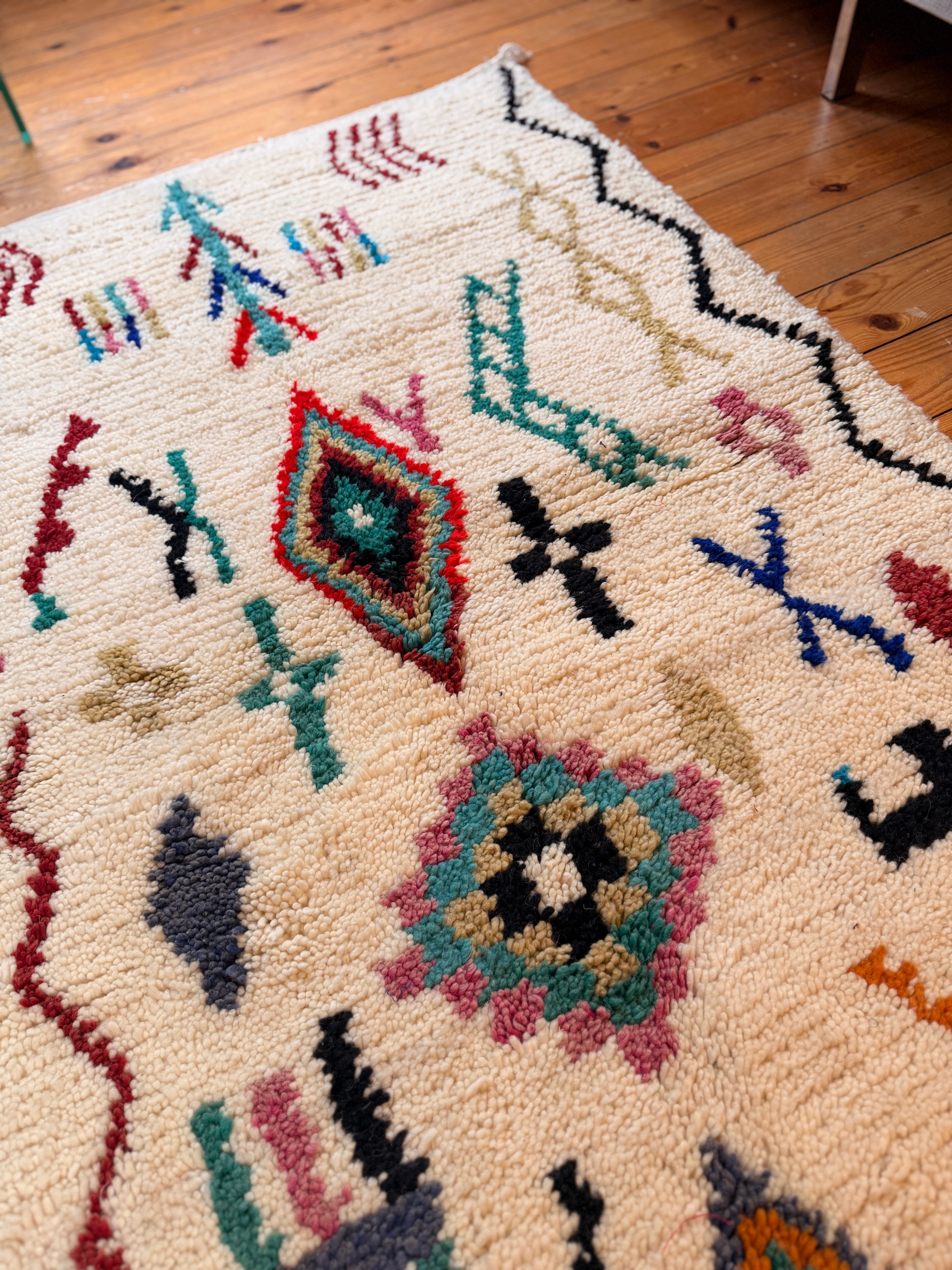 Amazigh (Berber) Rug - Cream with Symbols - Moroccan Wool Rug - Tissire Atelier - 