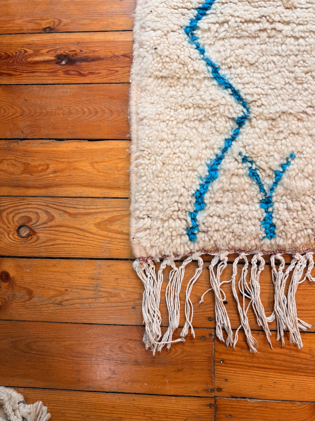 Amazigh (Berber) Rug - Cream with Blue Lines - Moroccan Wool Rug - Tissire Atelier - 