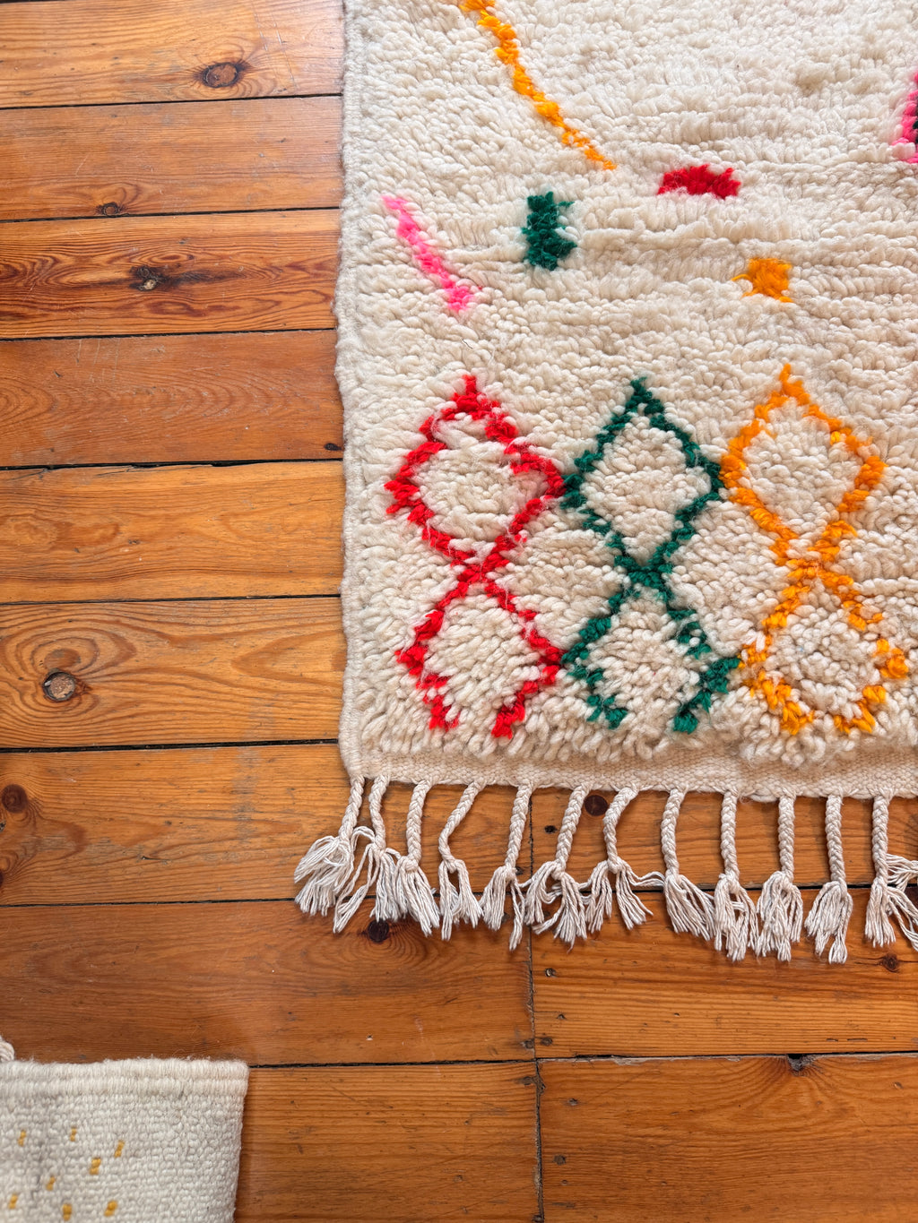 Amazigh (Berber) Rug - Cream with Colored lines - Moroccan Wool Carpet - Tissire Atelier - 