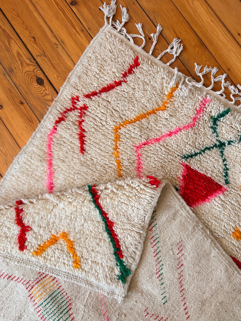 Amazigh (Berber) Rug - Cream with Colored lines - Moroccan Wool Carpet - Tissire Atelier - 