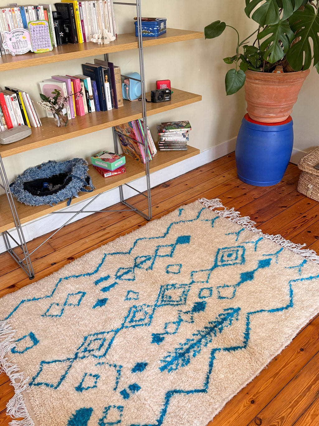 Amazigh (Berber) Rug - Cream with Blue Lines - Moroccan Wool Rug - Tissire Atelier - 
