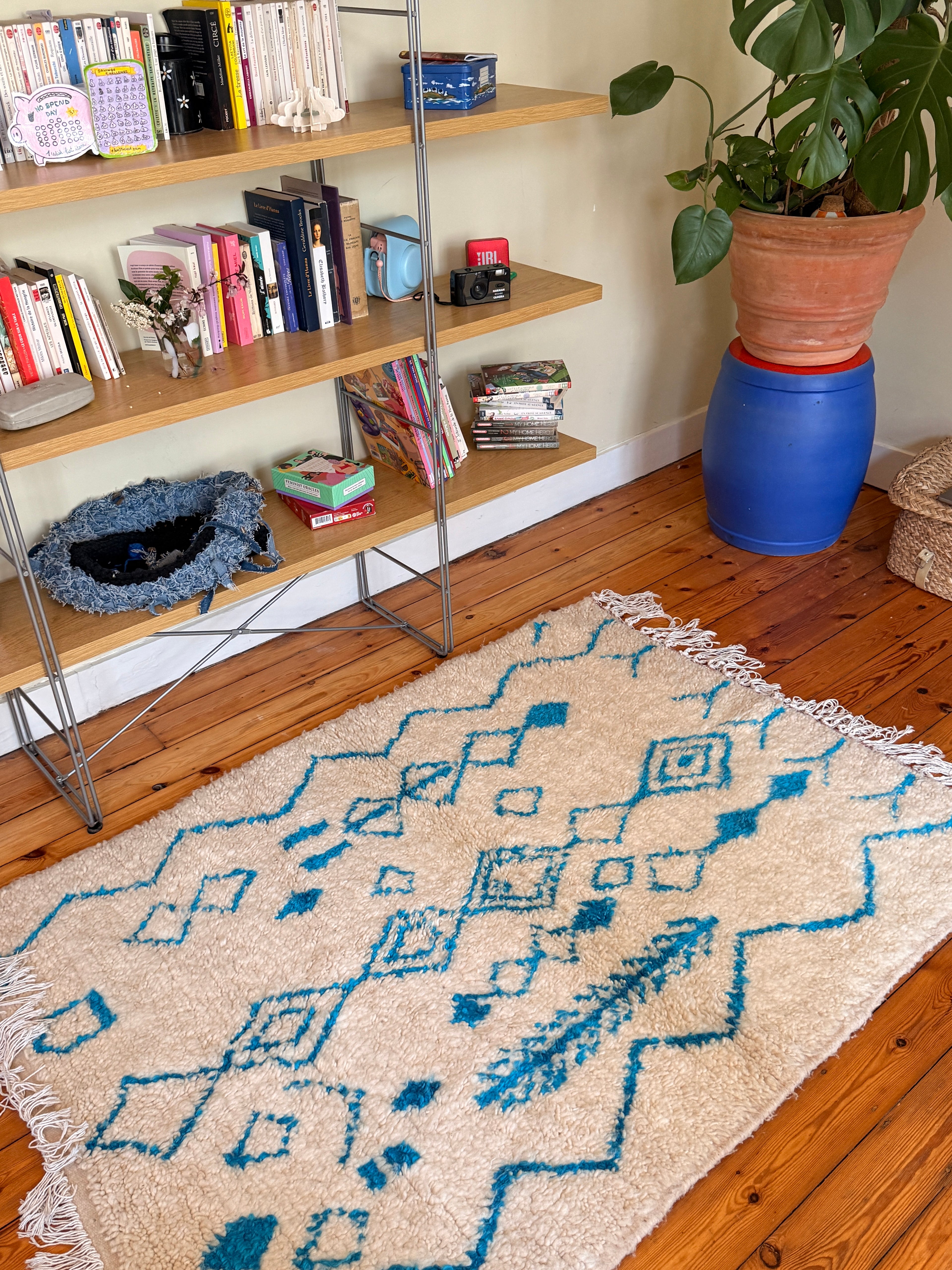 Amazigh (Berber) Rug - Cream with Blue Lines - Moroccan Wool Rug - Tissire Atelier - 