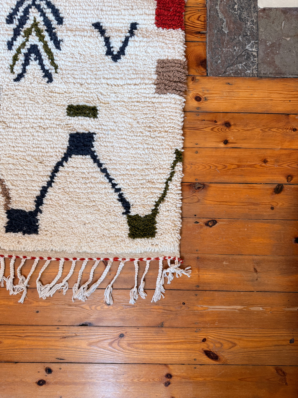 Large Amazigh (Berber) Rug - Cream - Moroccan Wool Carpet - Tissire Atelier - 