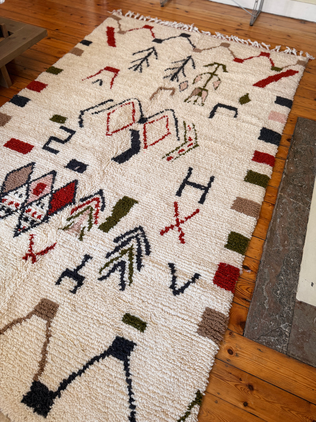 Large Amazigh (Berber) Rug - Cream - Moroccan Wool Carpet - Tissire Atelier - 