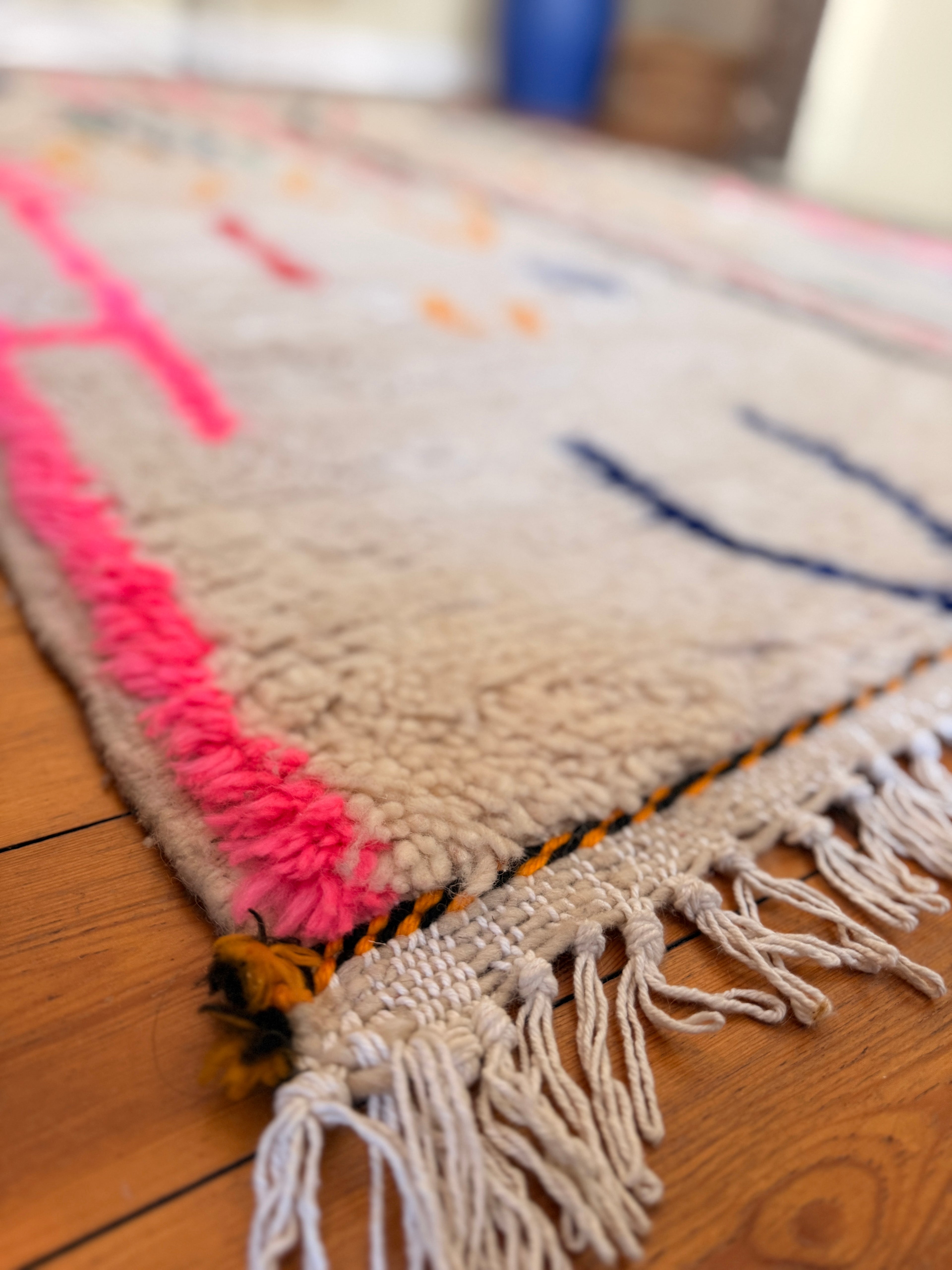 Large Amazigh (Berber) Rug - Cream with Lines - Moroccan Wool Carpet - Tissire Atelier - 