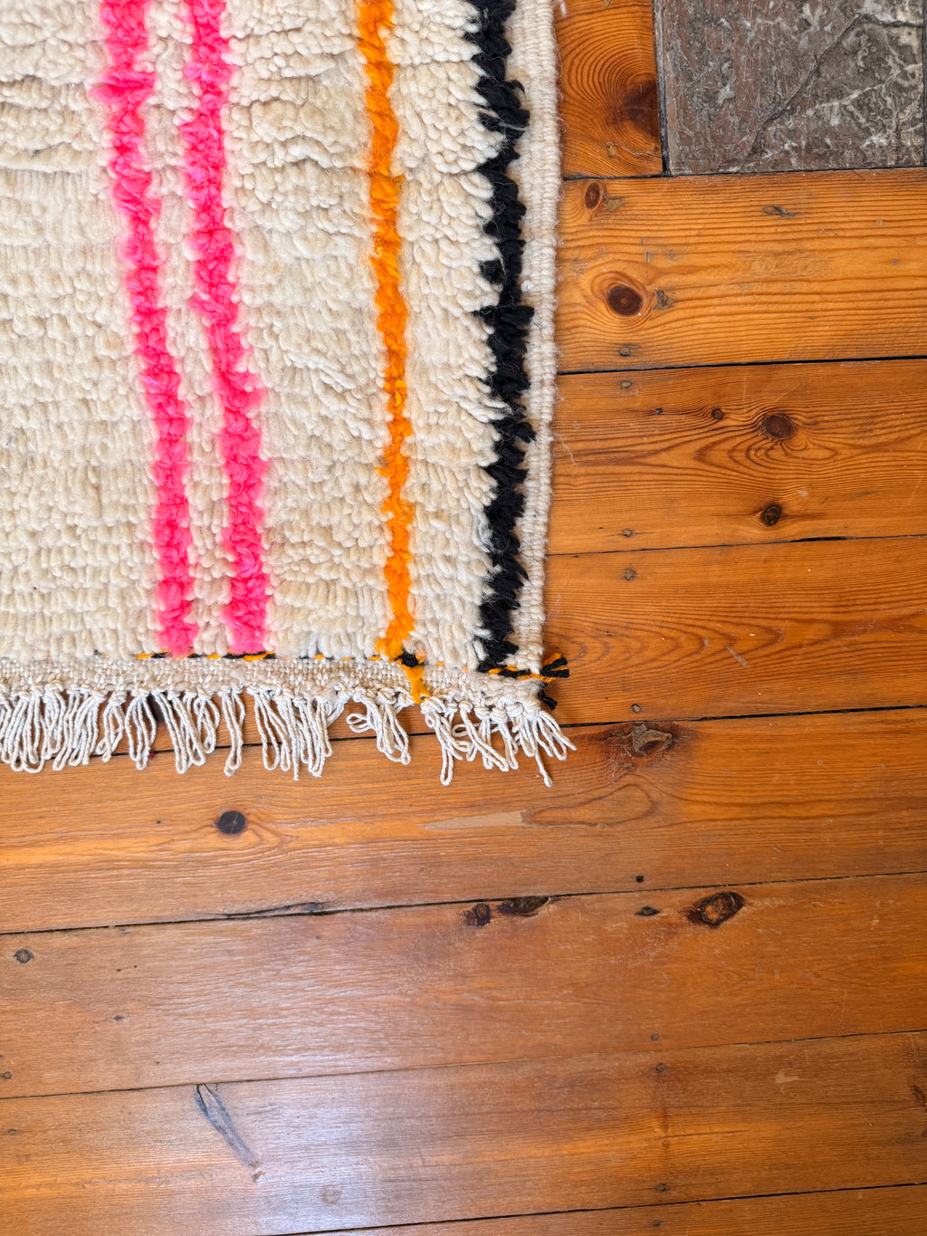 Large Amazigh (Berber) Rug - Cream with Lines - Moroccan Wool Carpet - Tissire Atelier - 