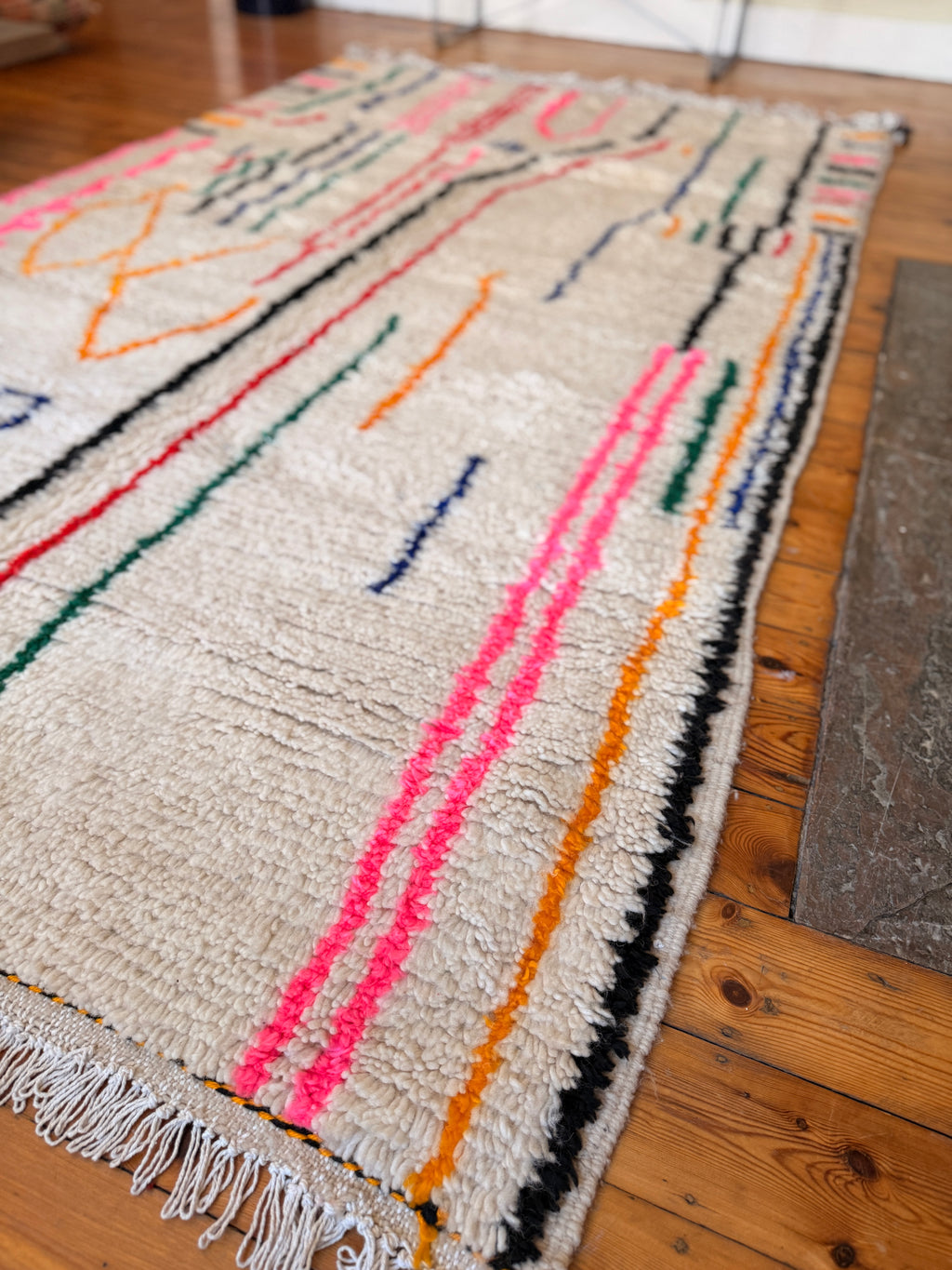 Large Amazigh (Berber) Rug - Cream with Lines - Moroccan Wool Carpet - Tissire Atelier - 