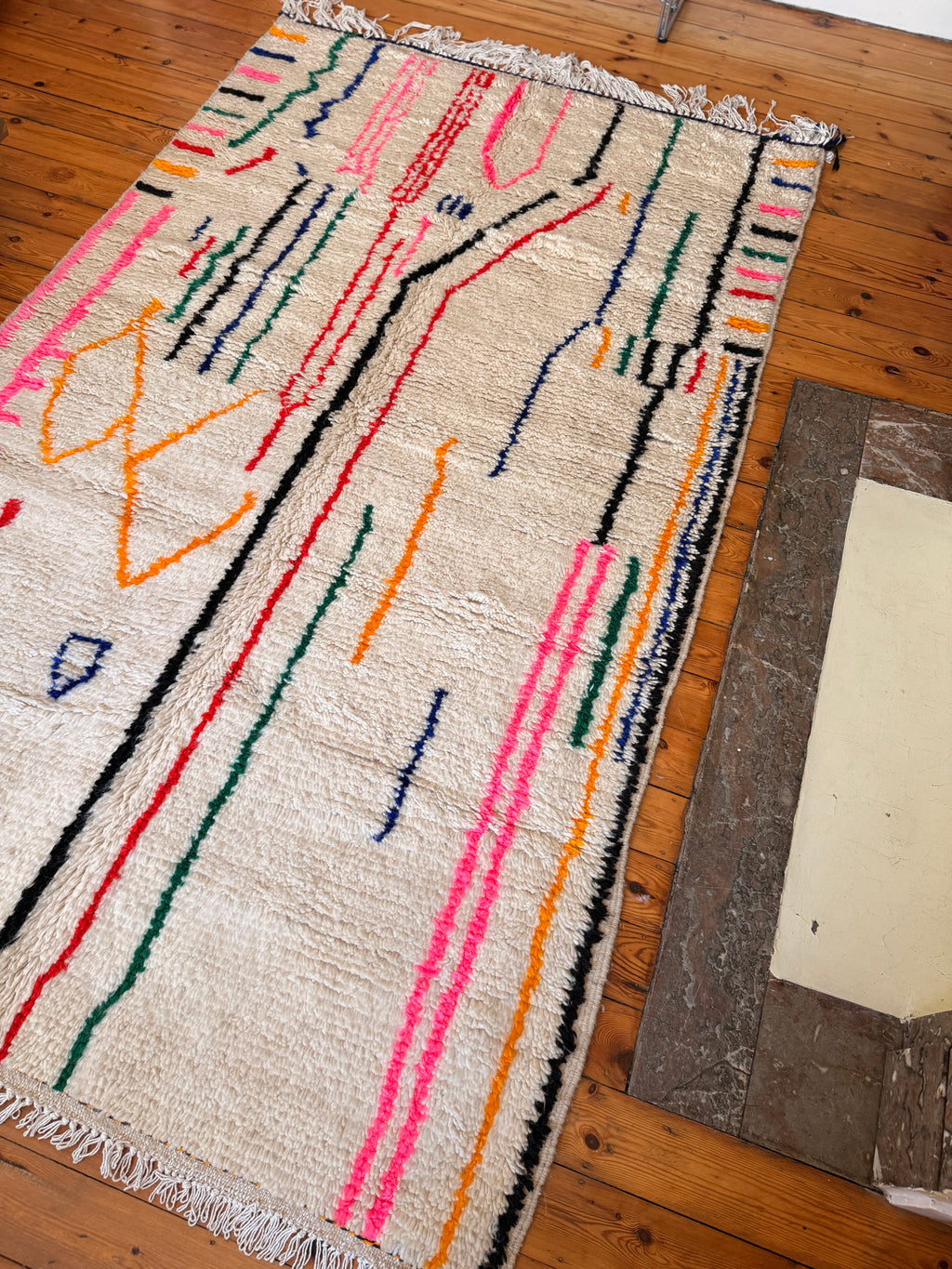 Large Amazigh (Berber) Rug - Cream with Lines - Moroccan Wool Carpet - Tissire Atelier - 