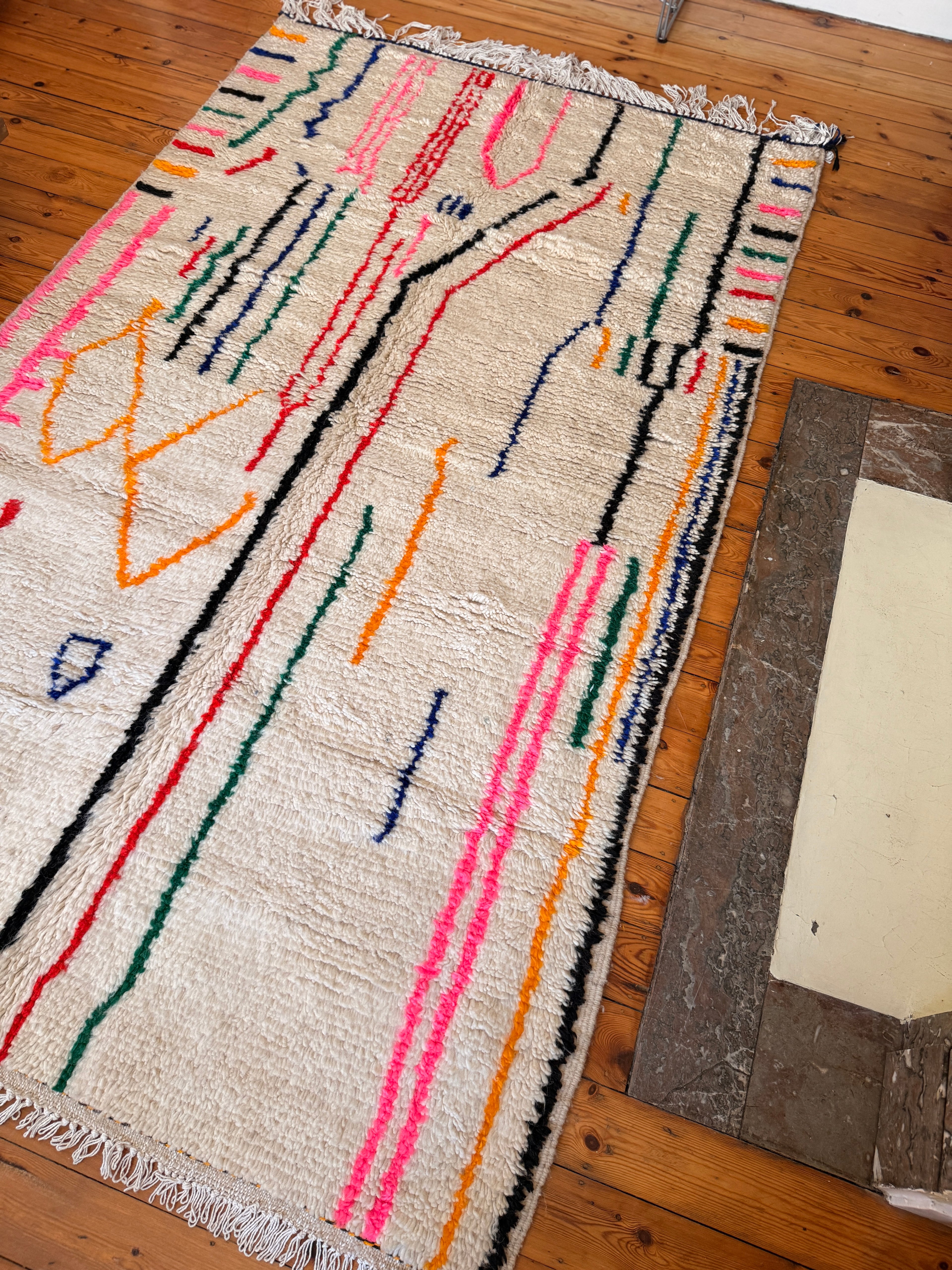 Large Amazigh (Berber) Rug - Cream with Lines - Moroccan Wool Carpet - Tissire Atelier - 