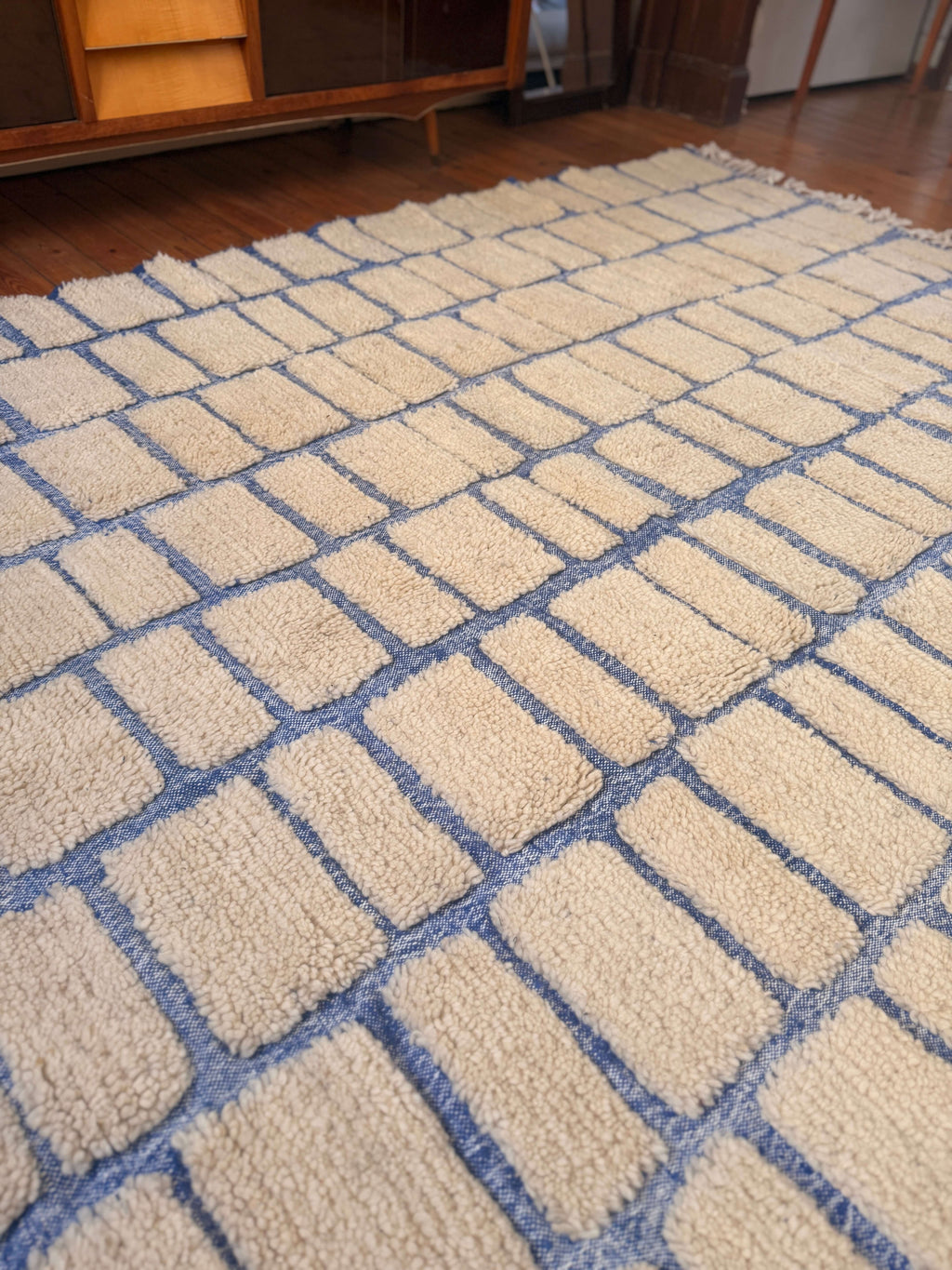 Azrag | Large Handwoven Beni Mrirt Rug | Cream and Blue - Tissire Atelier - 