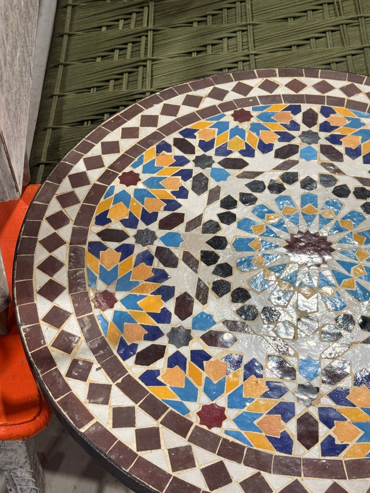 Close view of the Warda zellige top, hand-cut glazed pieces and lustre tiles